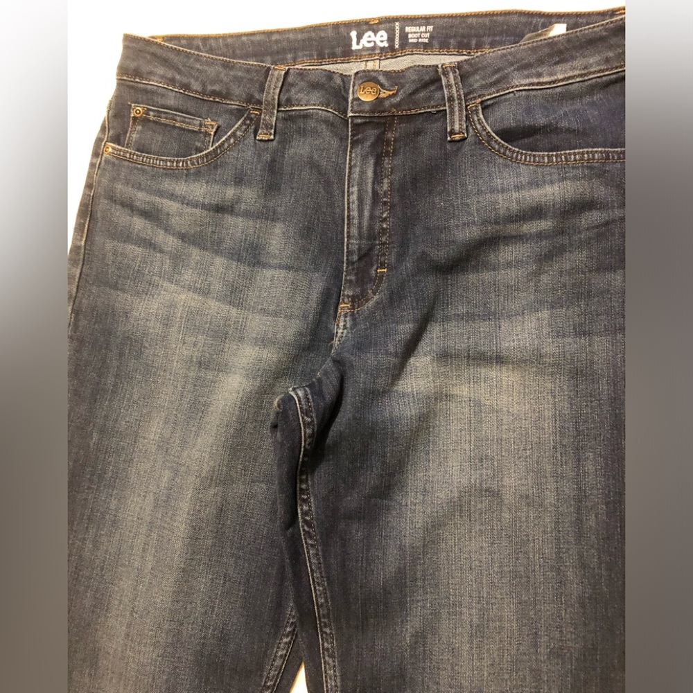 Lee Regular Fit, Boot Cut, Mid Rise Size 16 Long, New